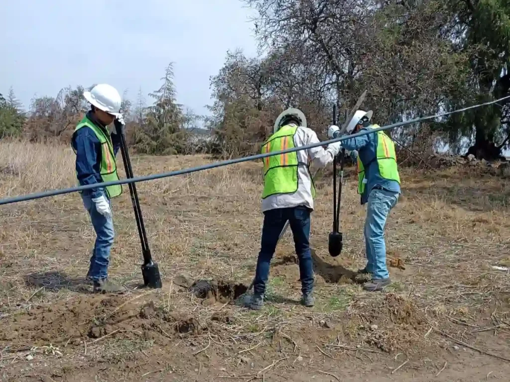 Excavación de cepa para parado de poste