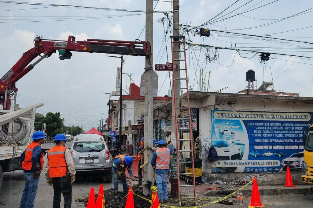 Cambio de poste para comunidad en Amecameca